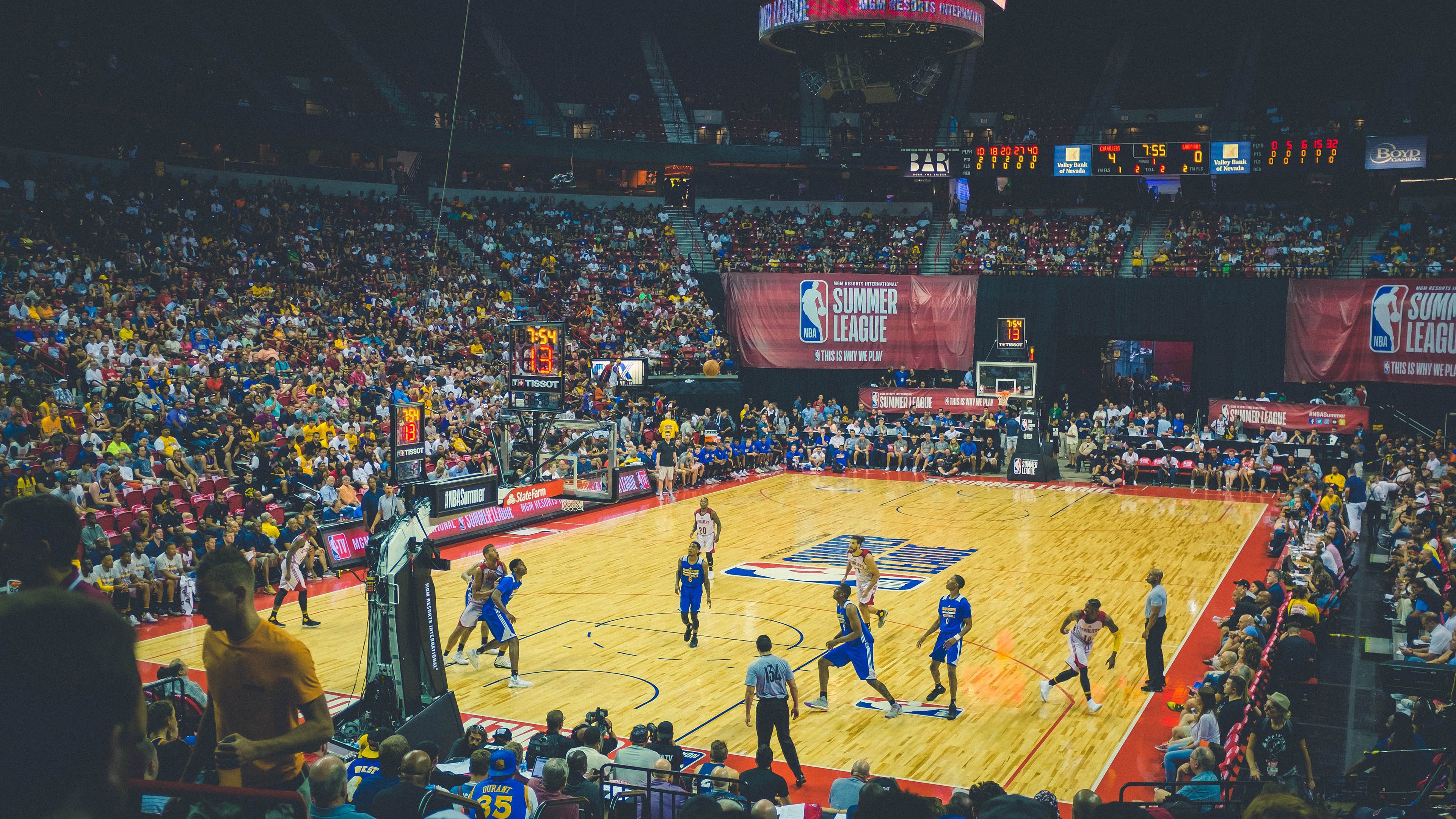 开云体育视频直播-霍勒迪的夜晚与步行者的百年足迹,逆转背后的时空交响